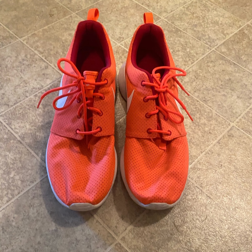 Nike gym shoes
